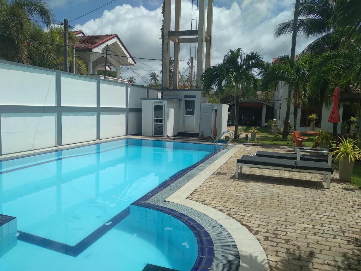 Vijai Resort Negombo Buitenkant foto