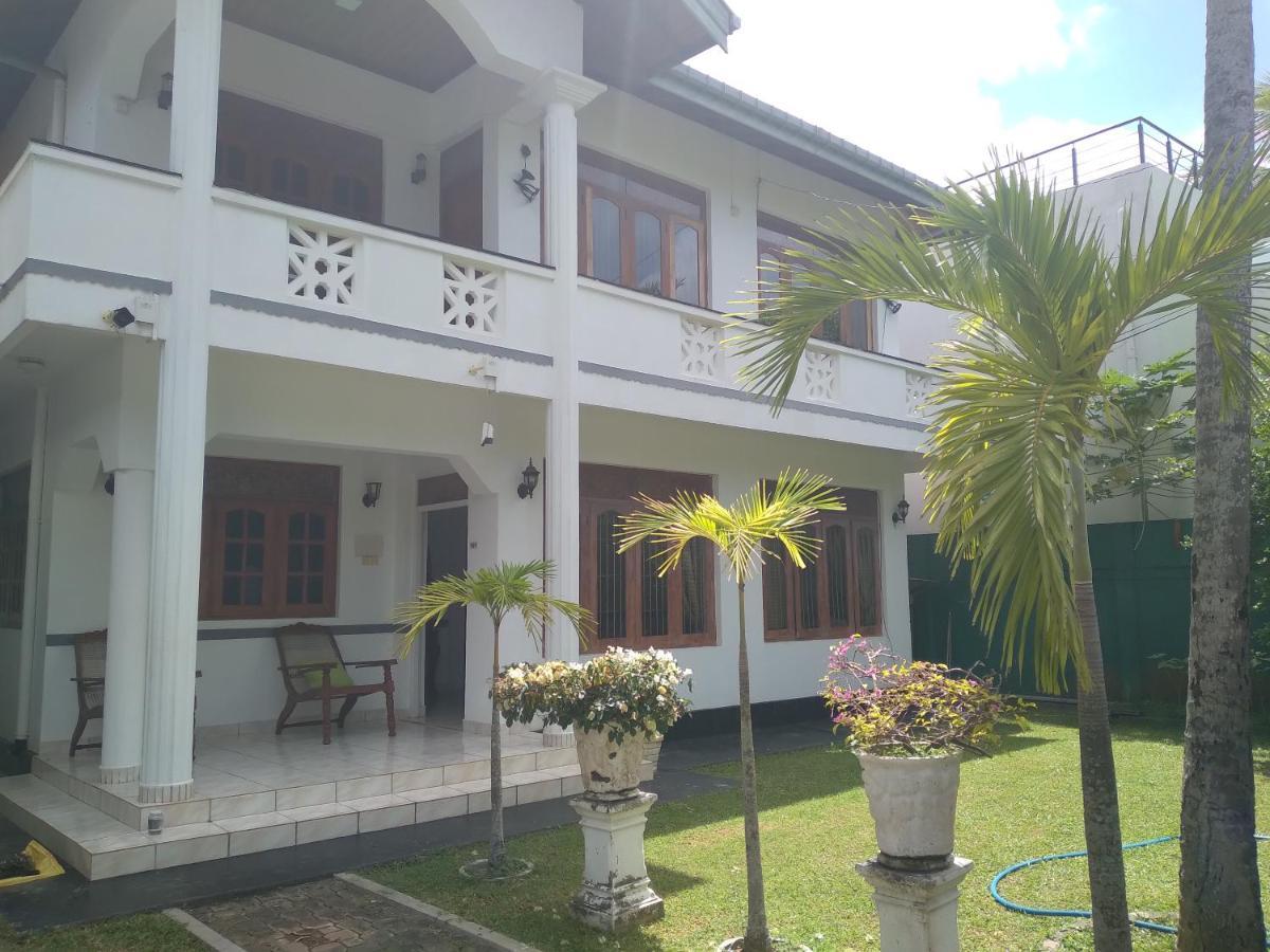 Vijai Resort Negombo Buitenkant foto