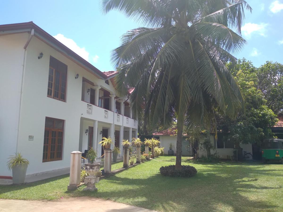 Vijai Resort Negombo Buitenkant foto